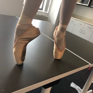 Freed of London Pointe shoe👯‍♀️